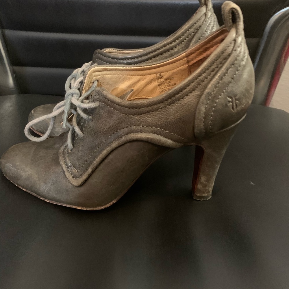 Frye Ava Oxford Booties Shoes lace up SZ. 7.5 Gray